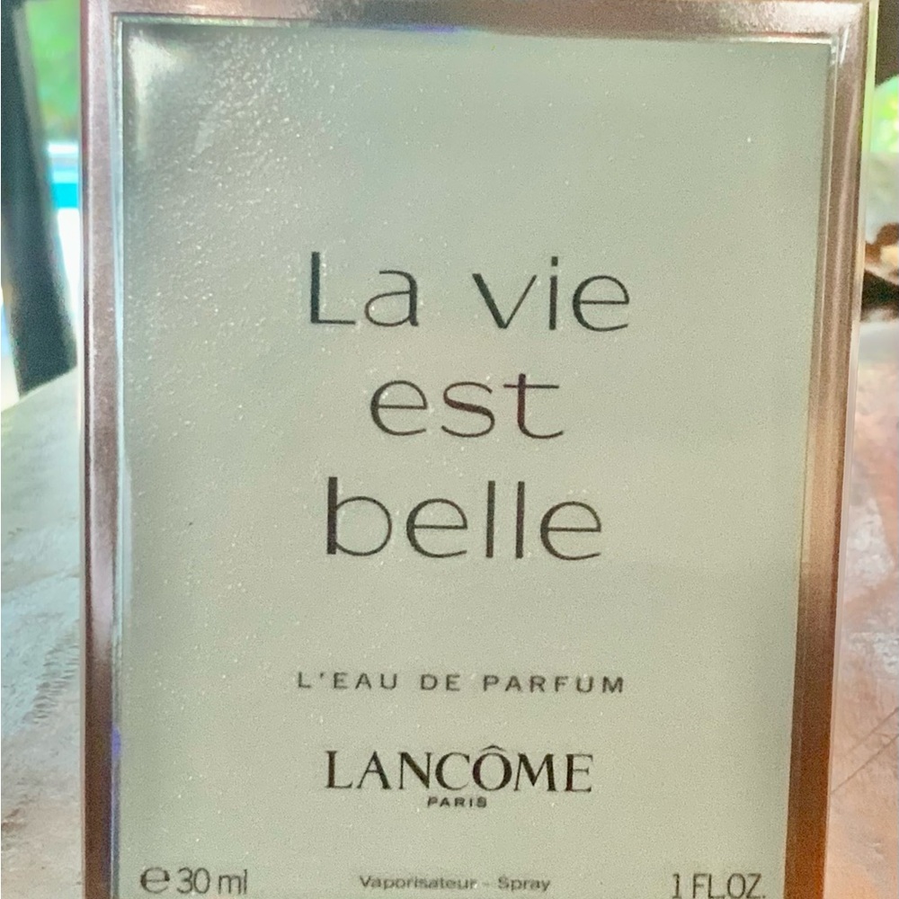 La Vie est Belle